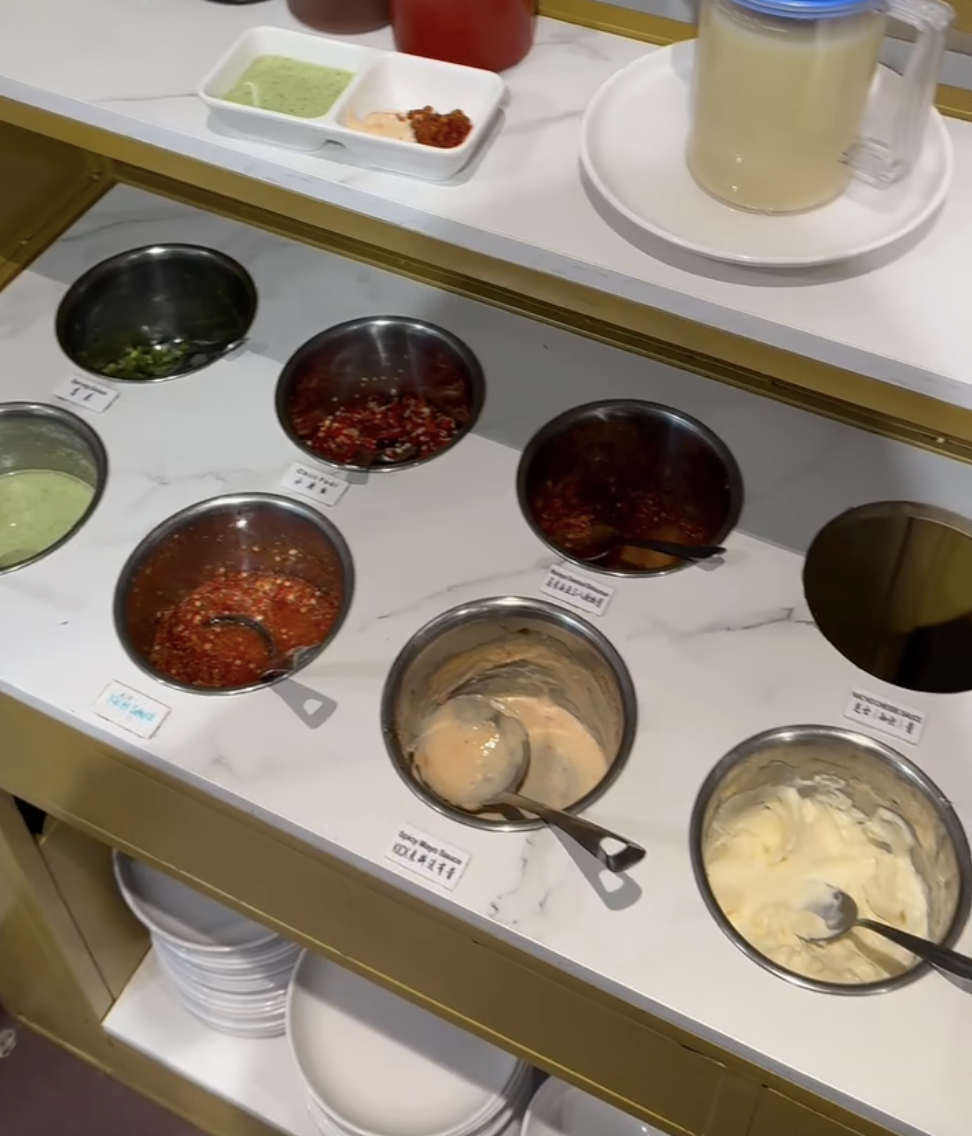 ak-zai-lok-lok-sauce-bar-flatlay