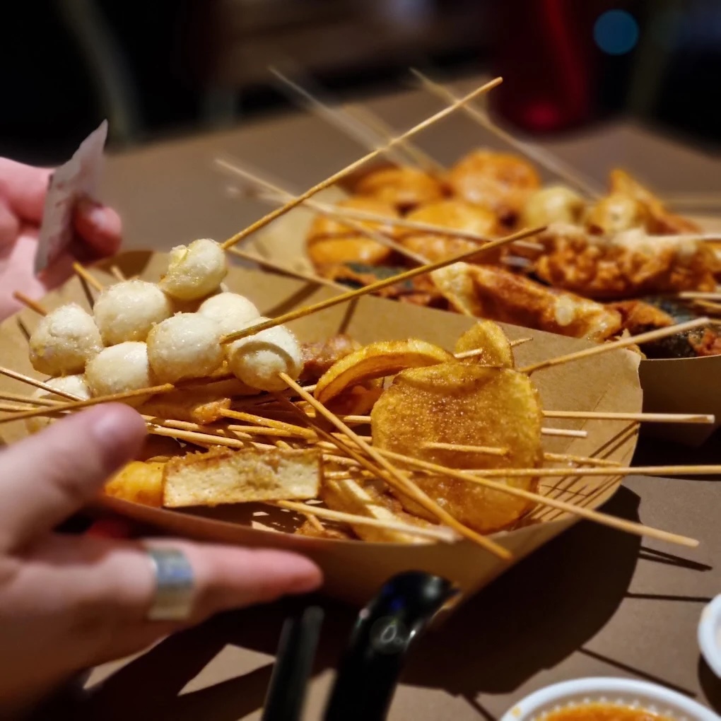 ak-zai-lok-lok-tray-interaction