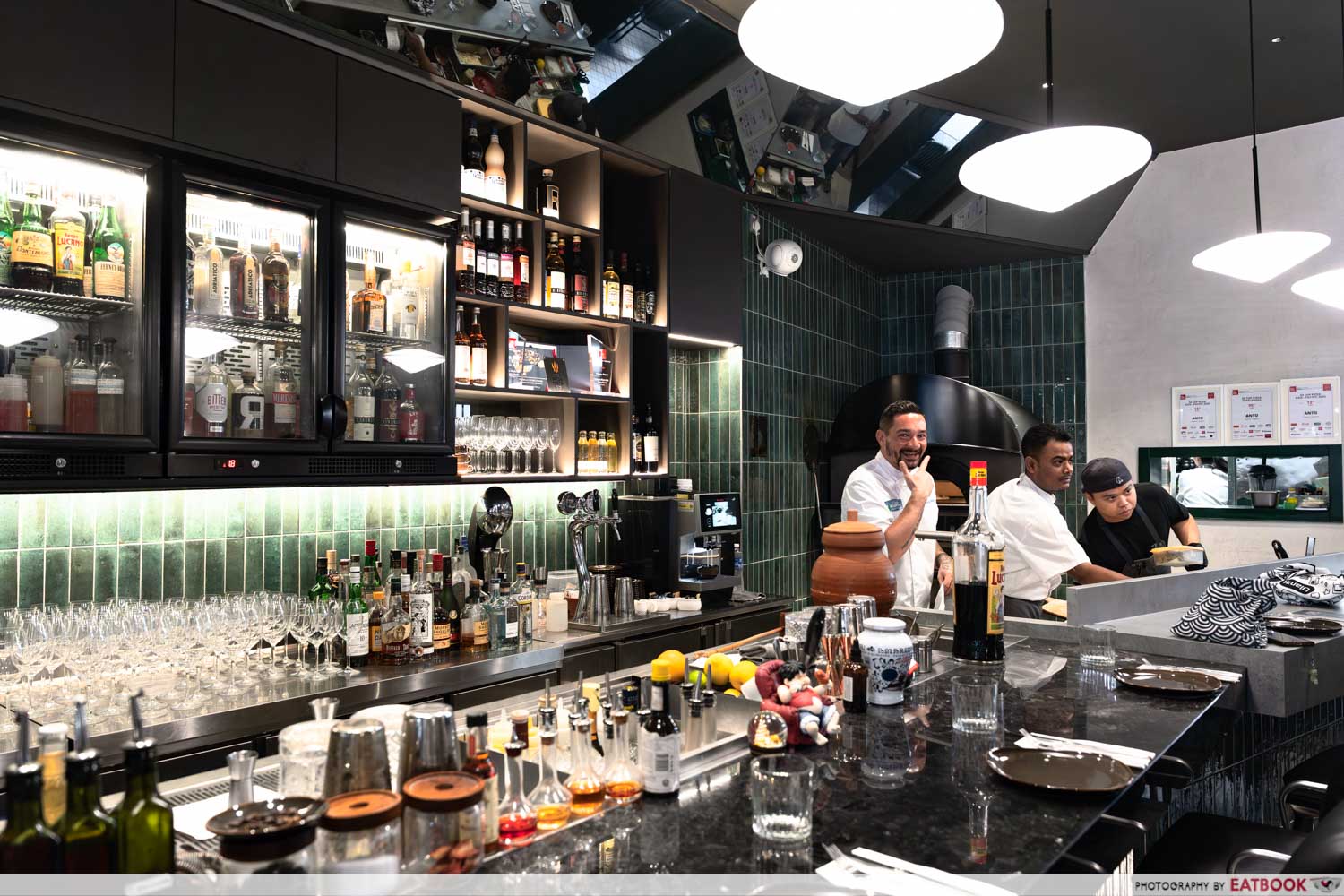 anto-pizza-e-apertivi-chef-antonio-brancato-posing