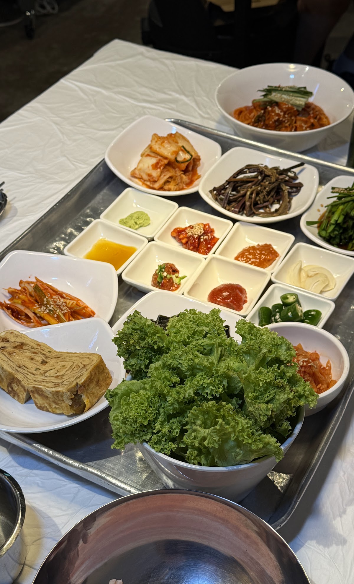 bae-sik-dang-banchan-flatlay