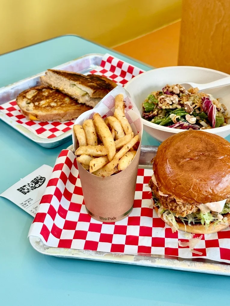 between-buns-deli-flatlay