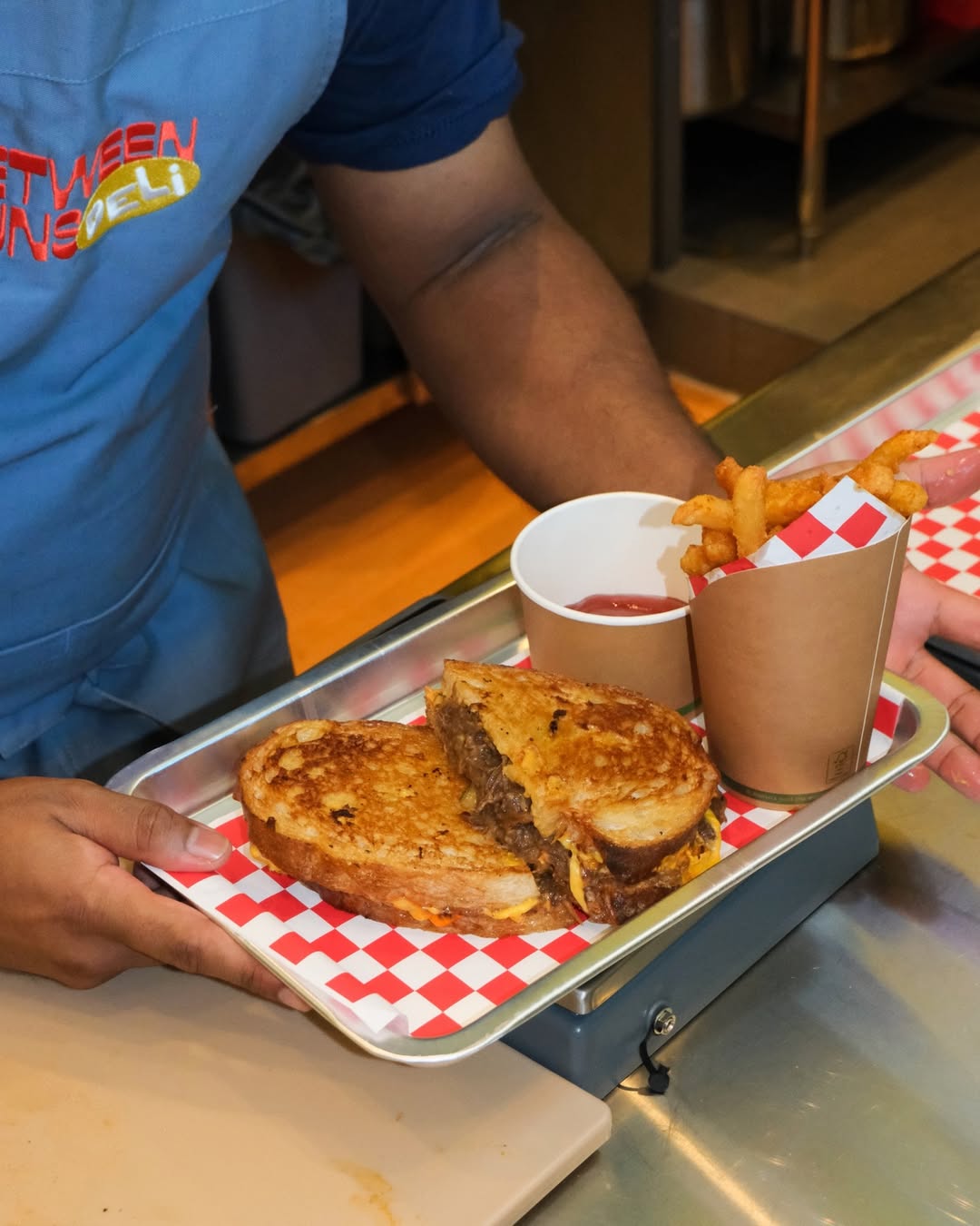 between-buns-deli-tray-interaction