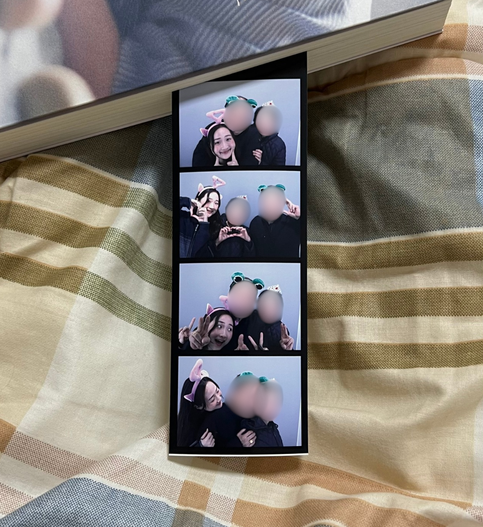 family-grandparents-outing-live-to-eat