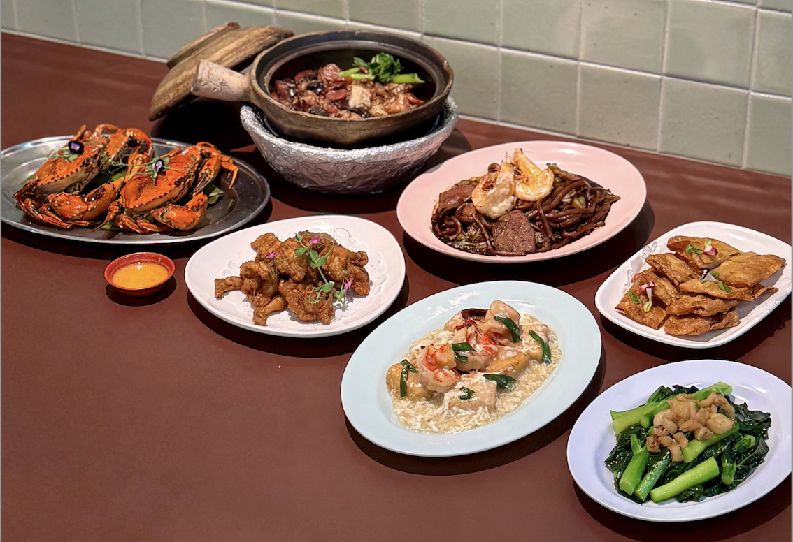 geylang-claypot-rice-flatlay