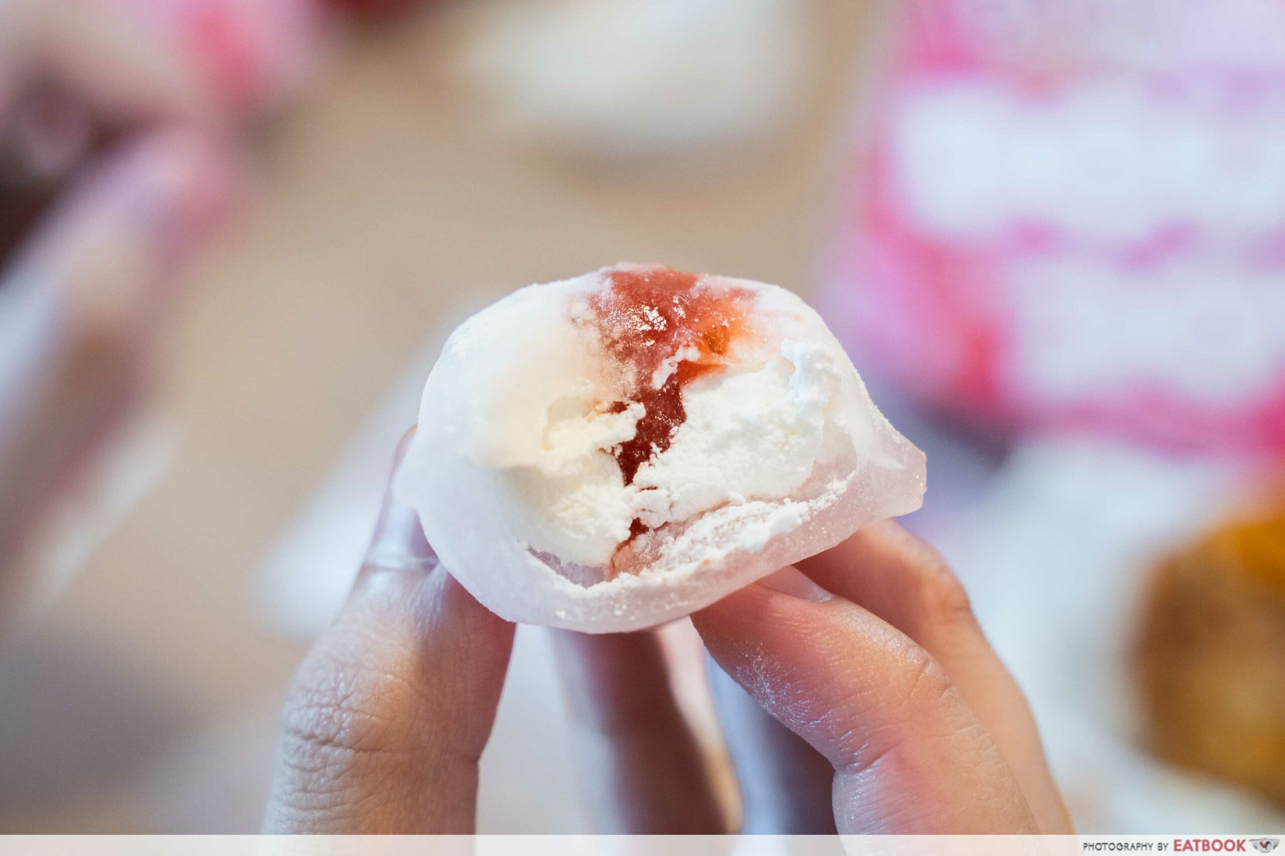 kfc-samyang-buldak-carbonara-series-strawberry-cream-cheese-mochi-cross-section-interaction