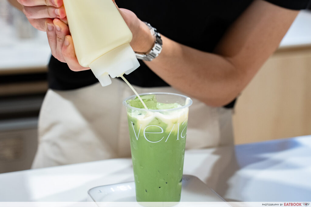 vela-singapore-matcha-pouring
