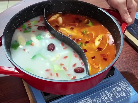 wonderful-chinese-restaurant-double-flavour-pot-interaction