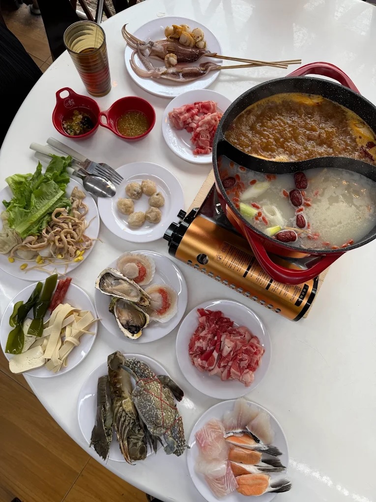 wonderful-chinese-restaurant-hotpot-flatlay
