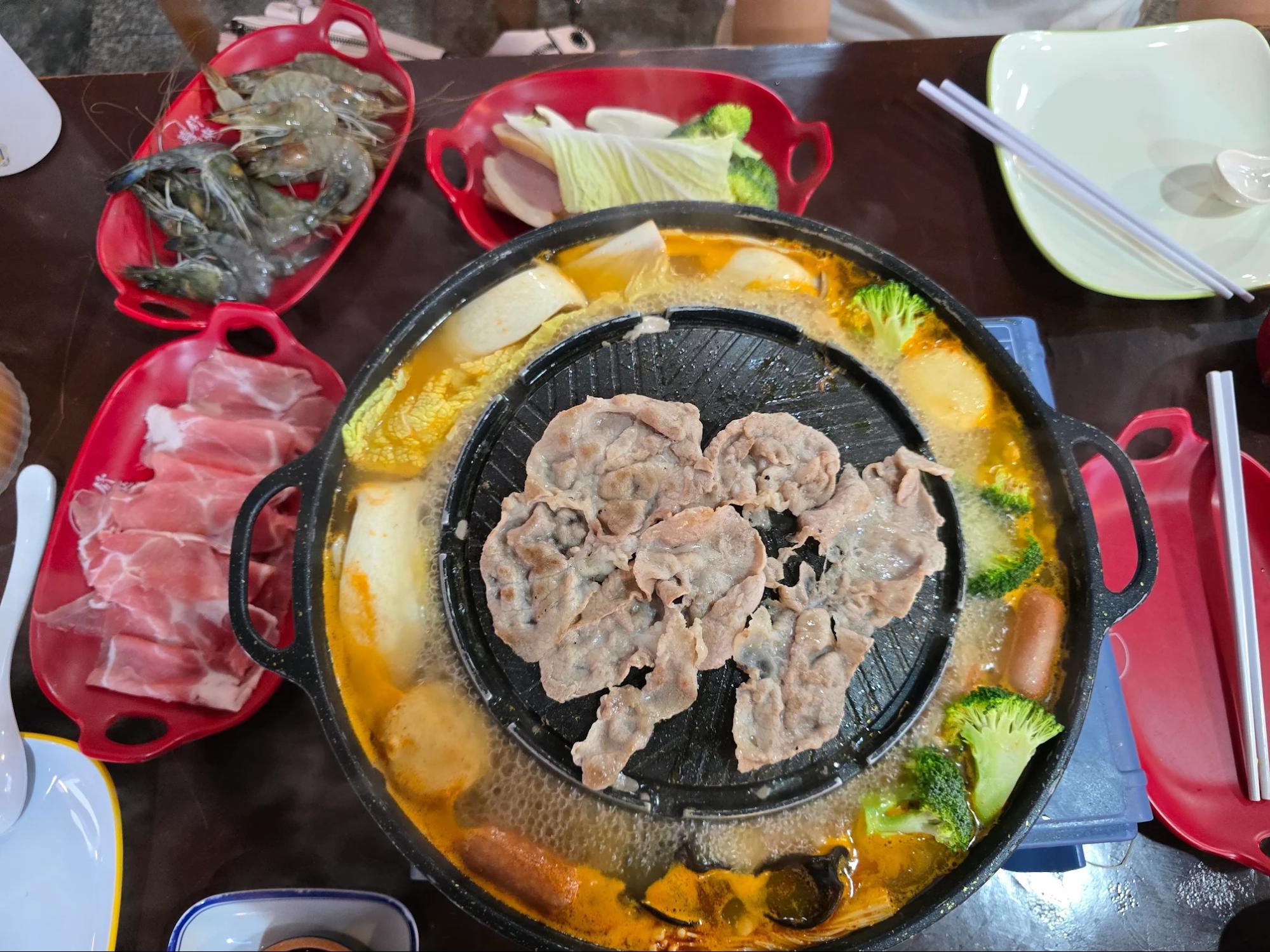 wonderful-chinese-restaurant-mookata-flatlay