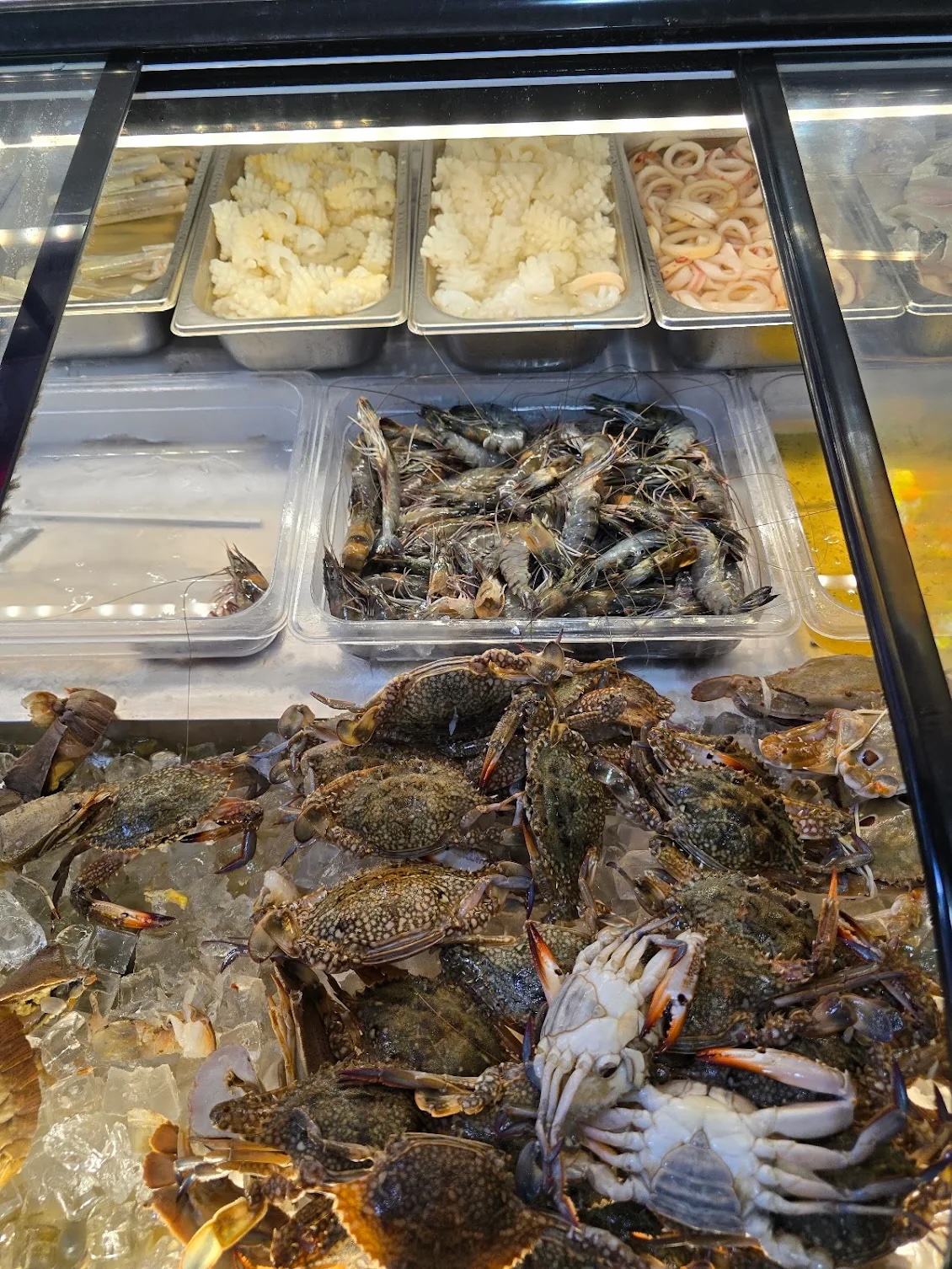 wonderful-chinese-restaurant-seafood-display-flatlay