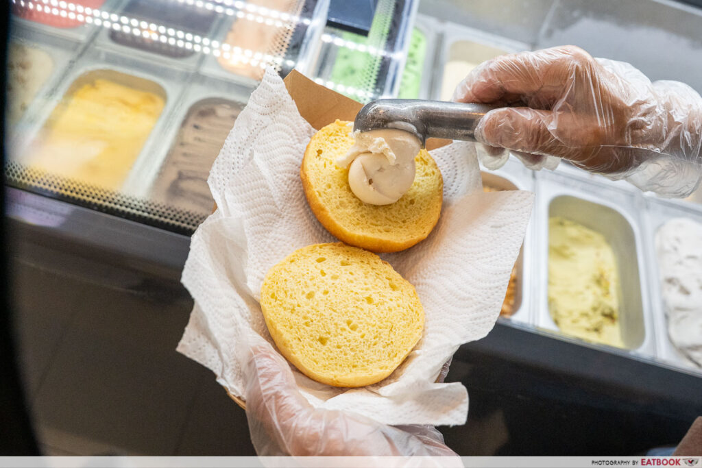 freshio-gelato-panini-scoop