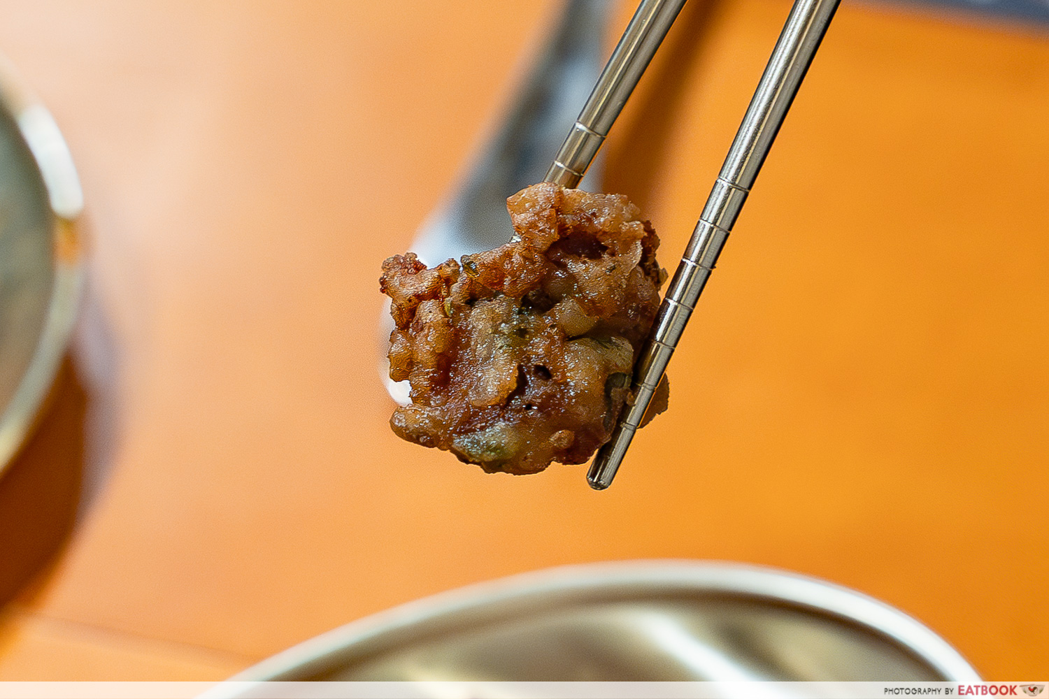 jiho-hanbang-samgyetang-fried-chicken-gizzard-chopsticks-interaction