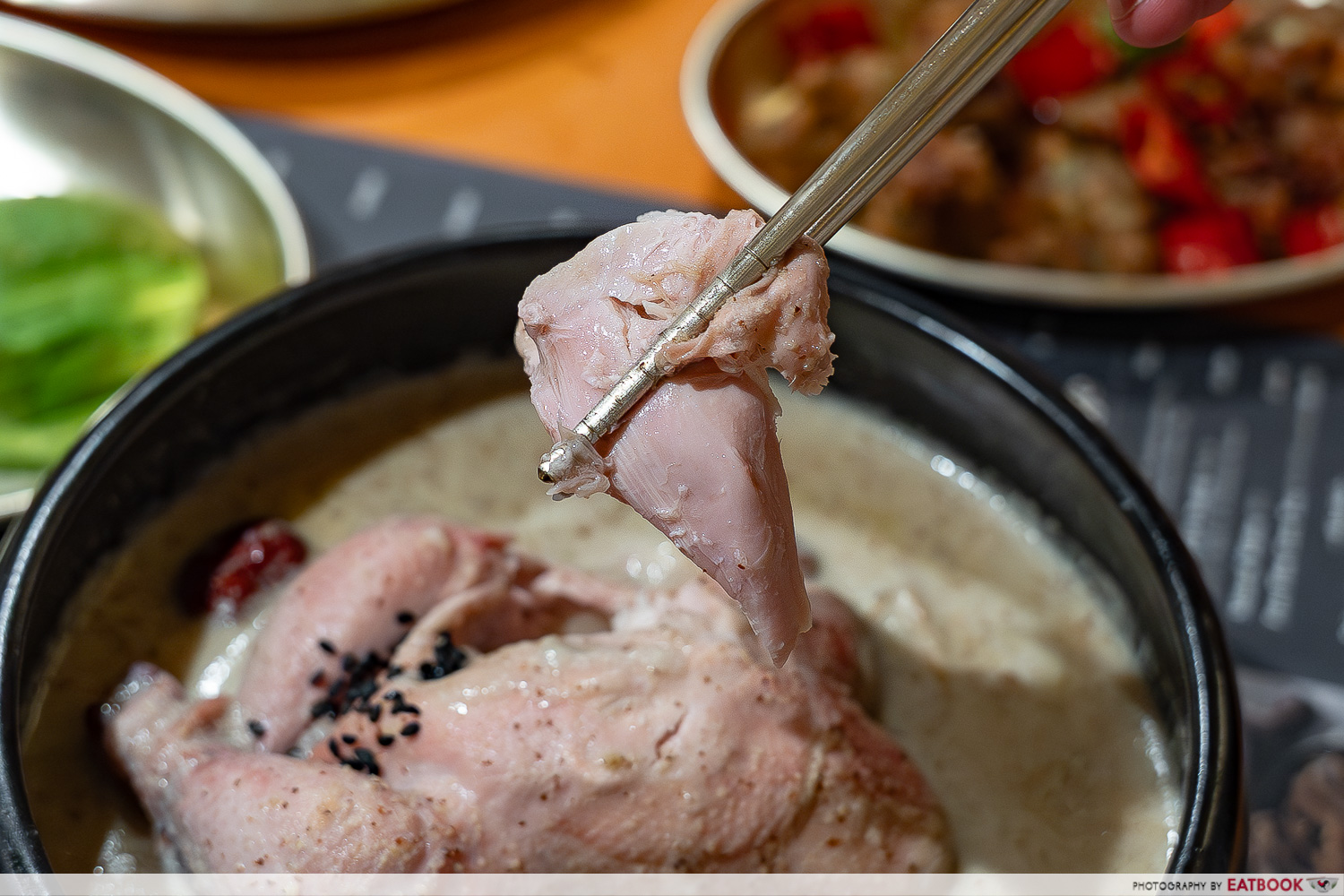 jiho-hanbang-samgyetang-samgyetang-chicken-chopsticks-interaction
