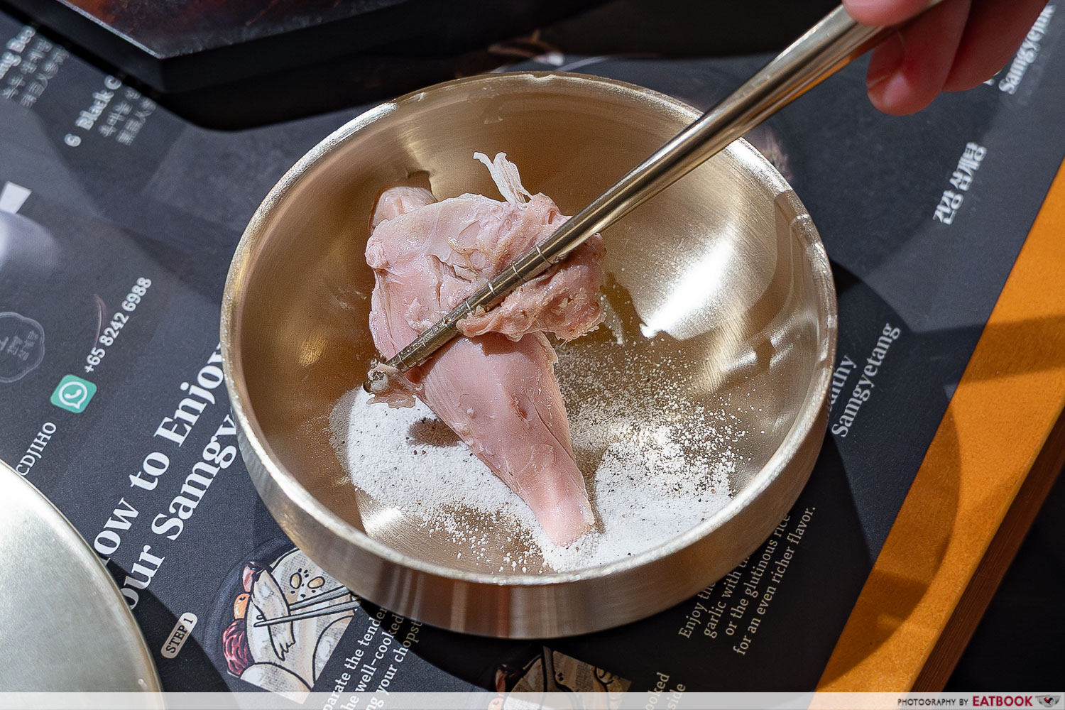 jiho-hanbang-samgyetang-samgyetang-chicken-dipping-interaction