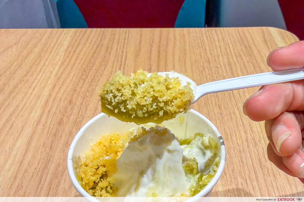 jollibee-kaya-ice-cream-crumble