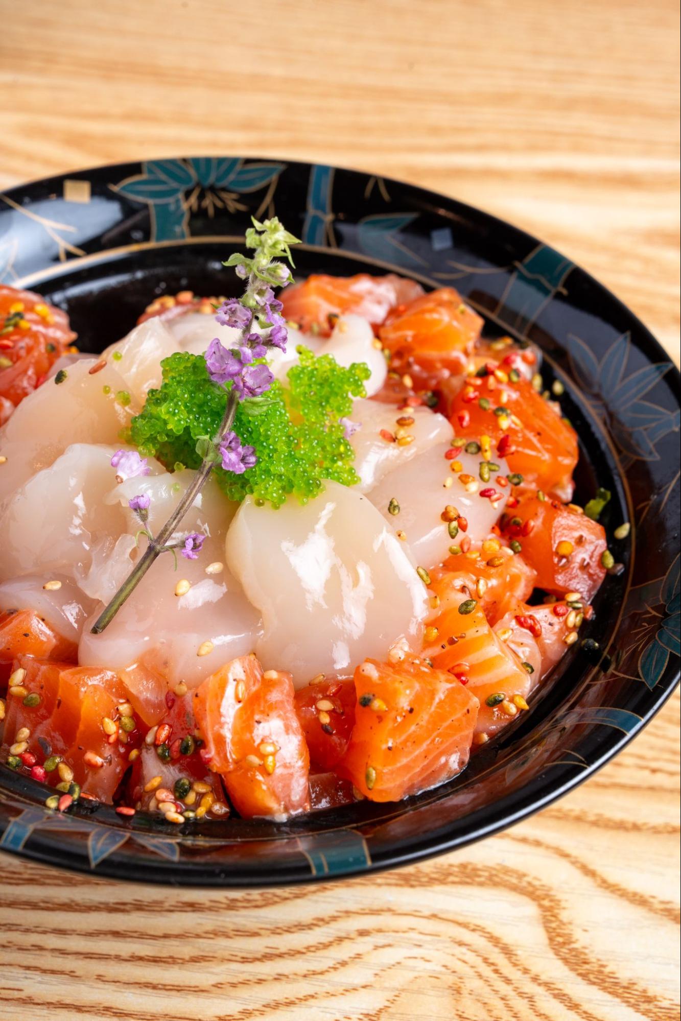 kei-kaisendon-bara-hotate-and-salmon