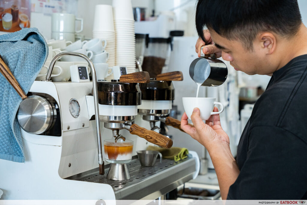 narrative-coffee-stand-latte-pouring
