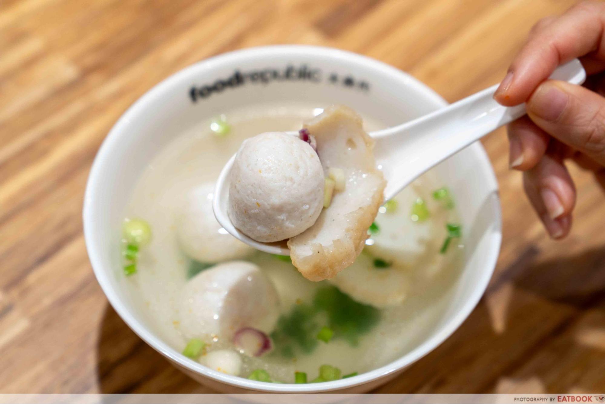food-republic-jewel-reopening-lixin-teochew-fishball-noodles-lixins-signature-noodle-interaction