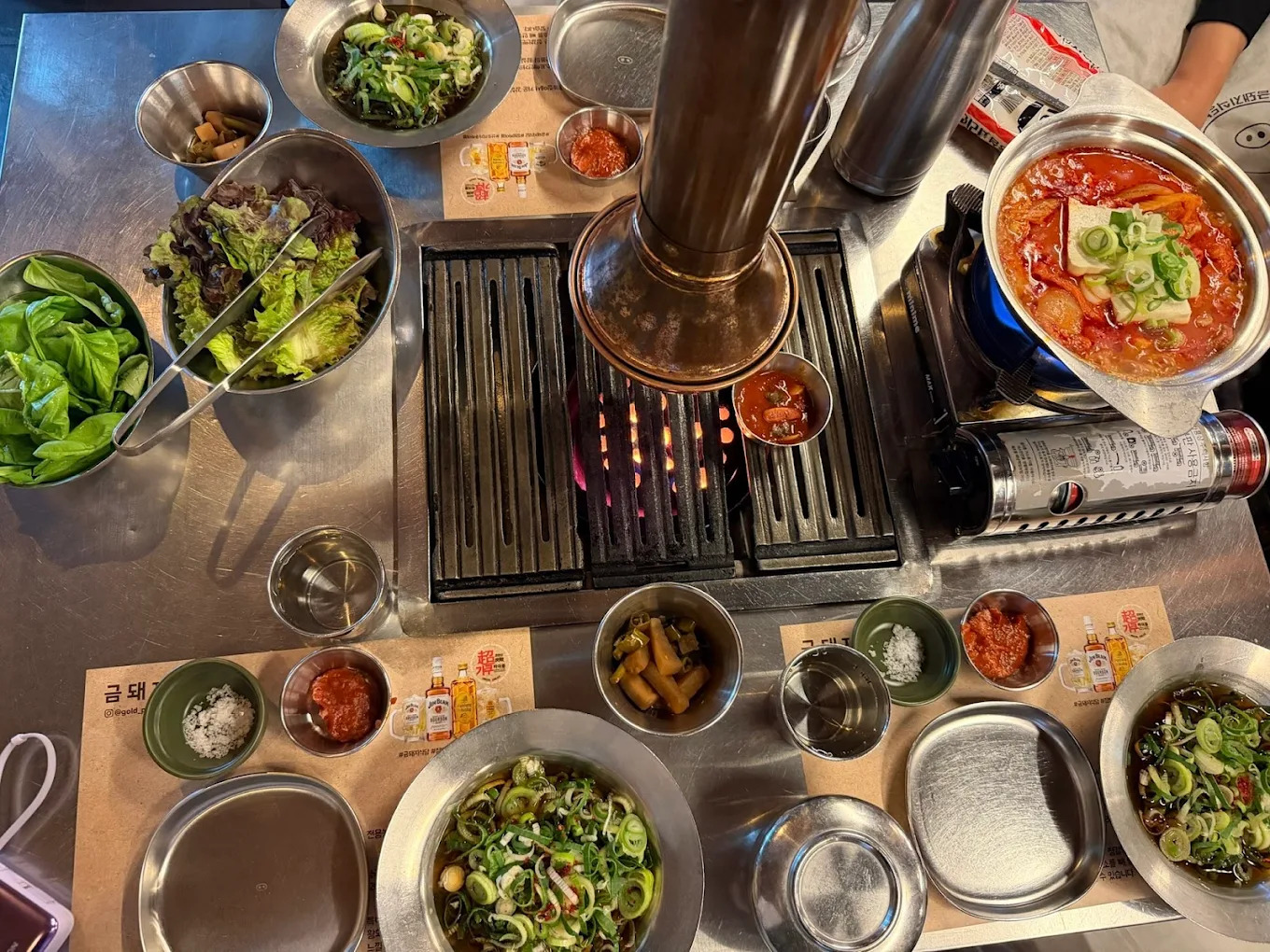 geumdwaeji-sikdang-lettuce-wrap