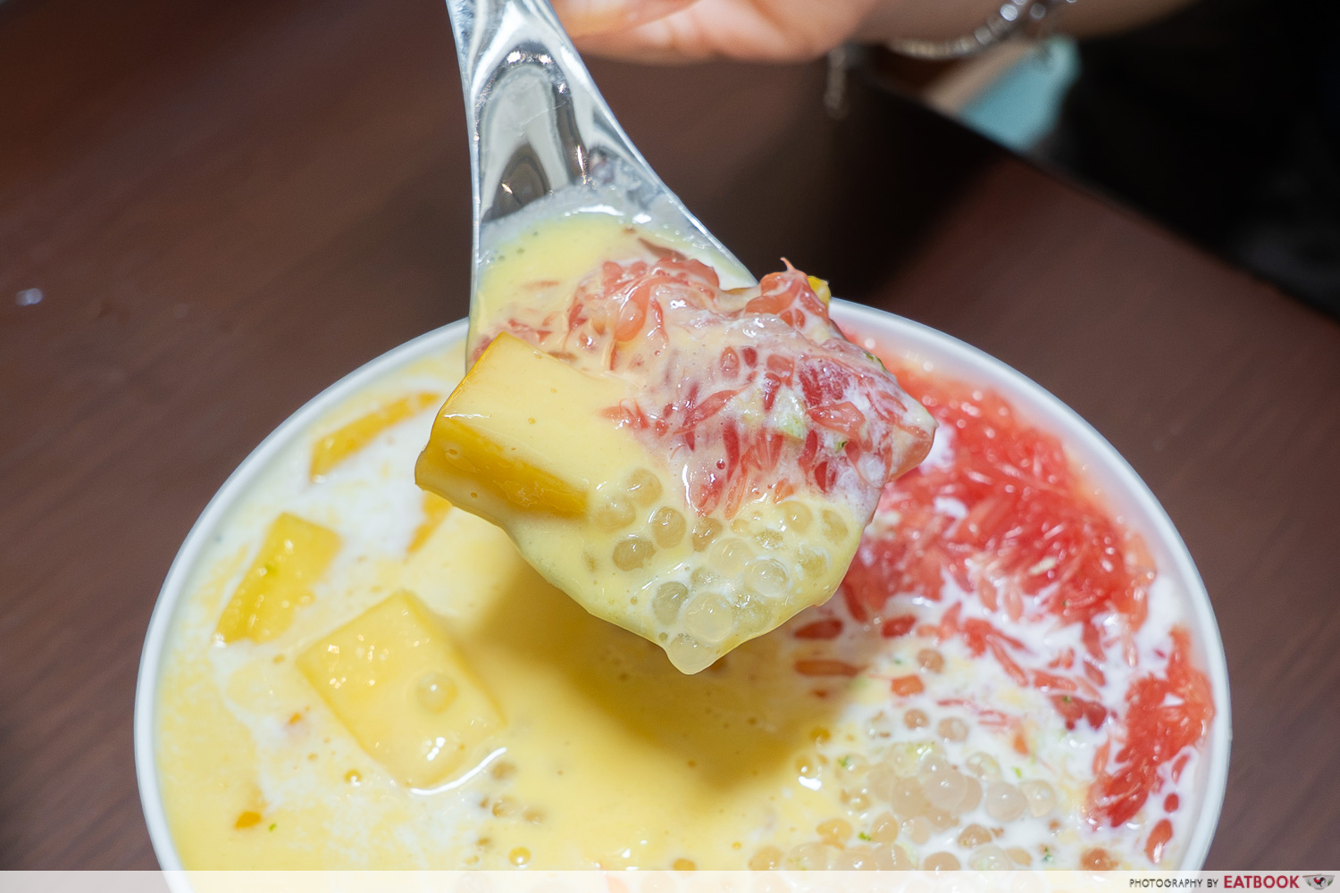 yi man fen mango pomelo sago close up