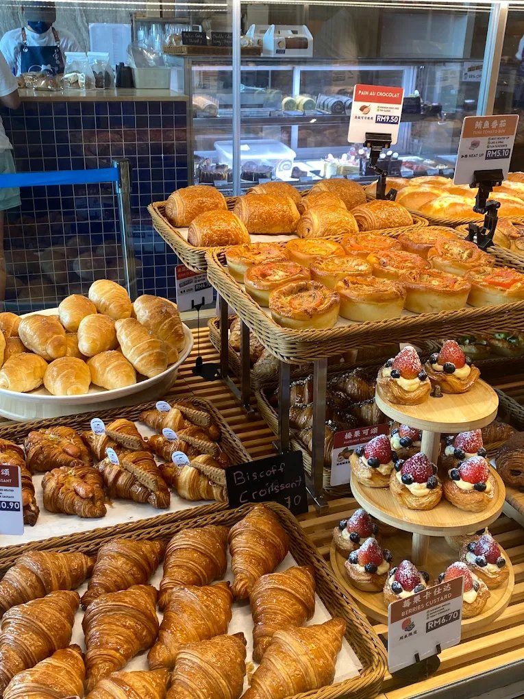 kenjo-bakery-display-yuanyin-chia