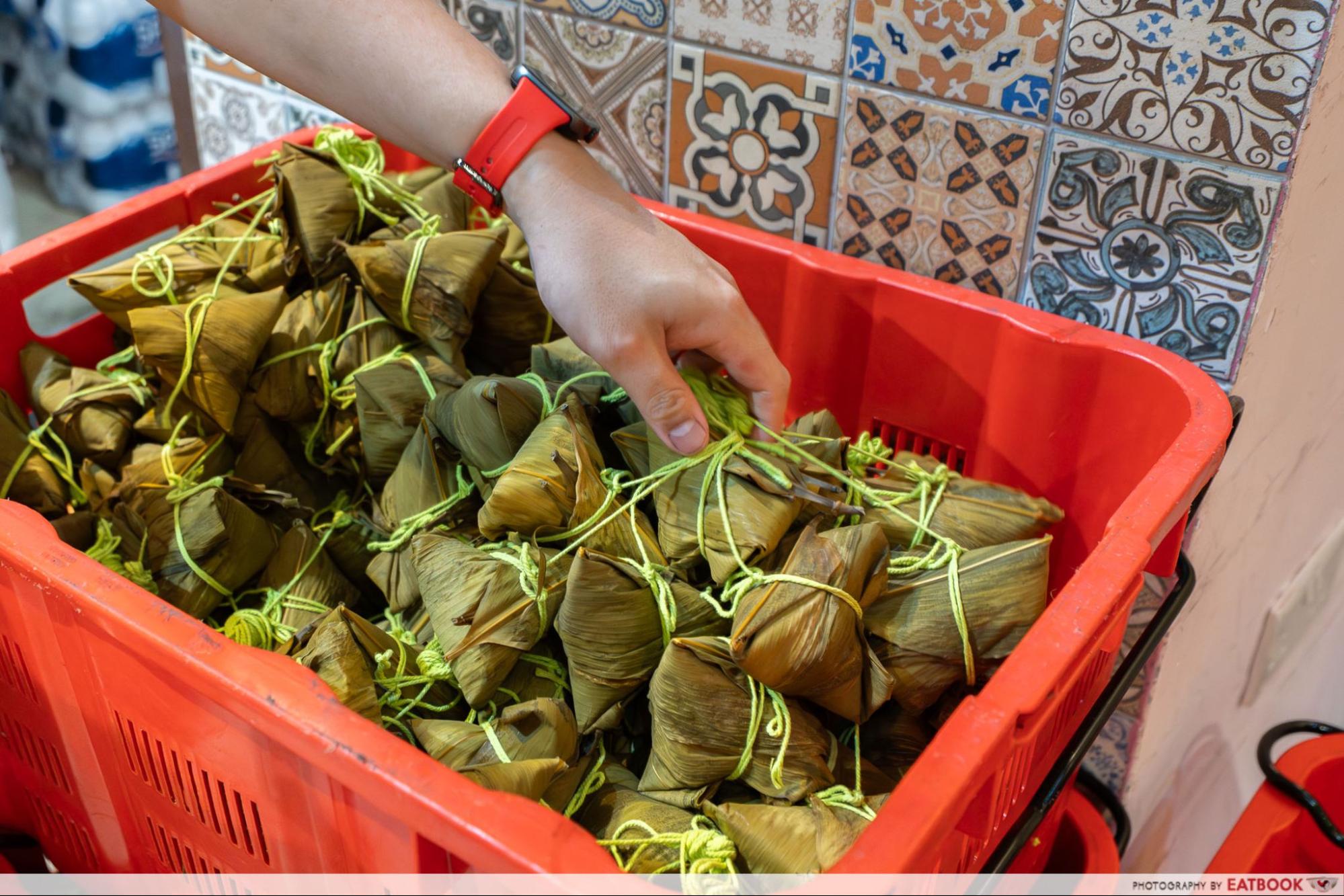 kim-choo-kueh-chang-btf-rice-dumplings-box-interaction