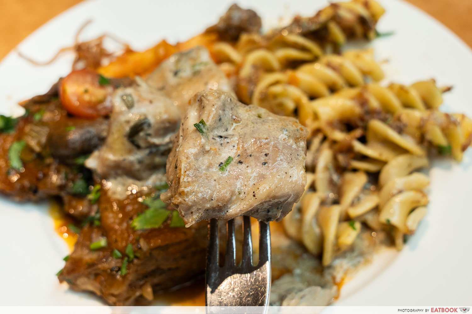 luce-buffet-chicken-mushroom-sauce