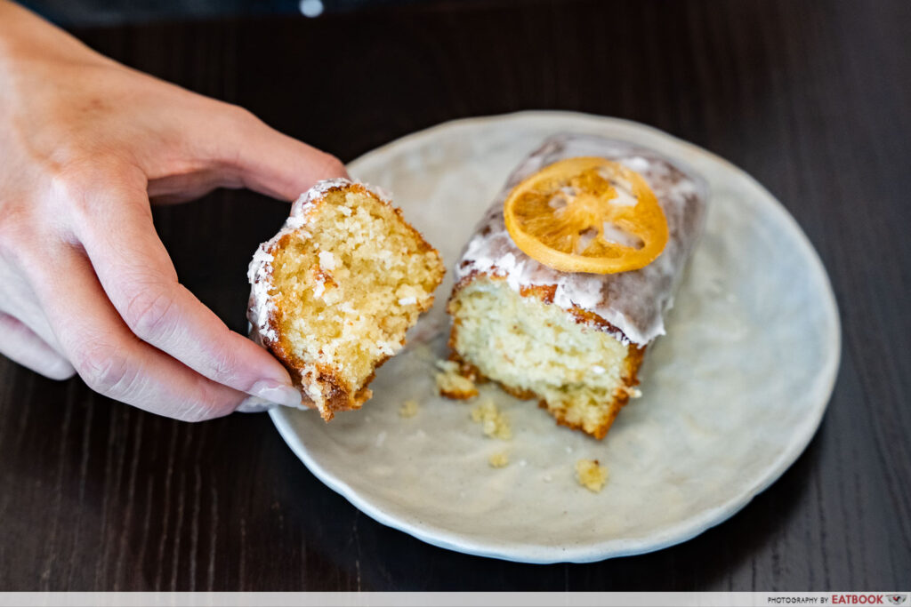 space23-cafe-lemon-cake