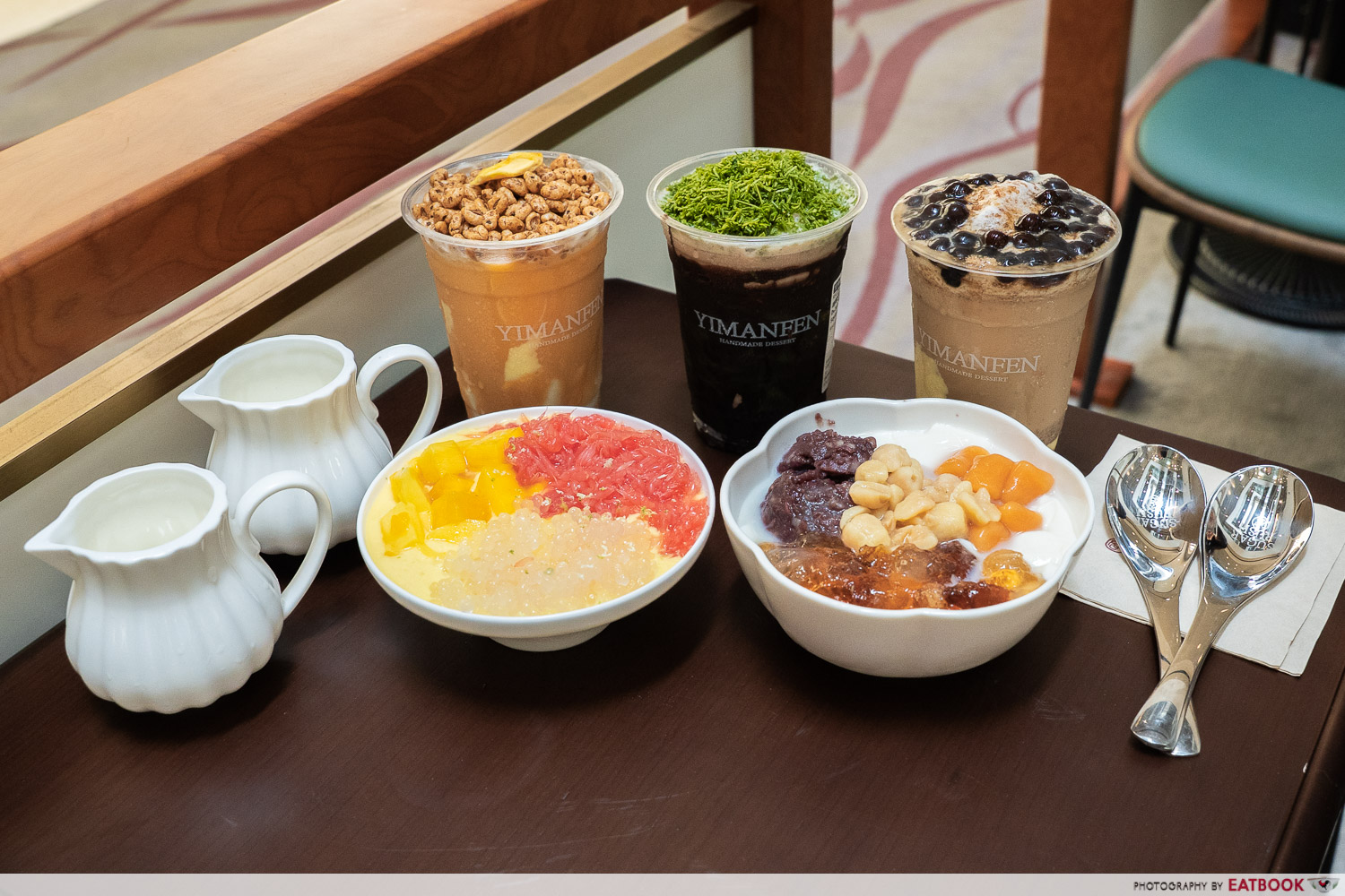 yi man fen group shot of desserts