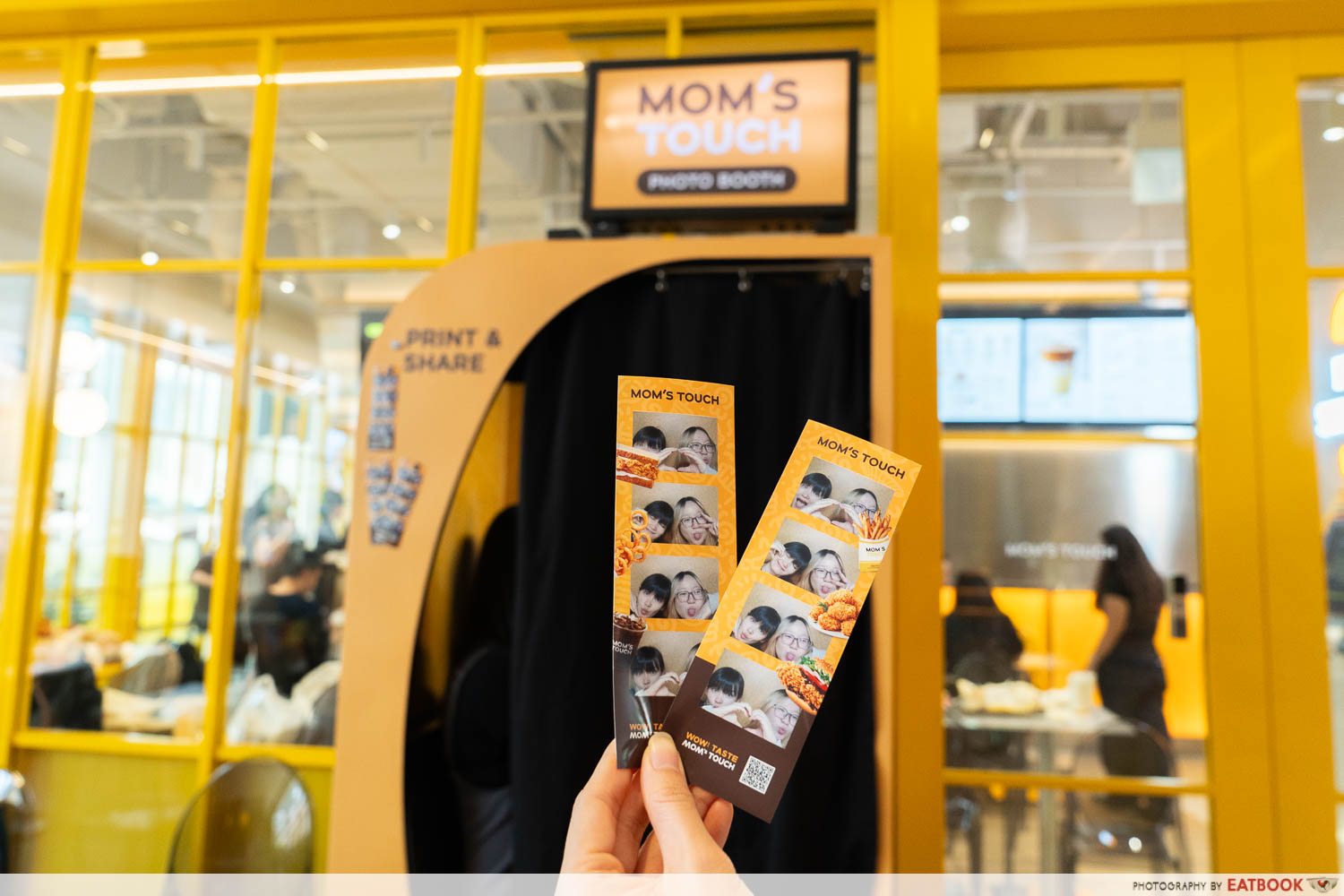 mom's touch singapore photobooth
