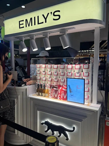 emilys-bangkok-storefront