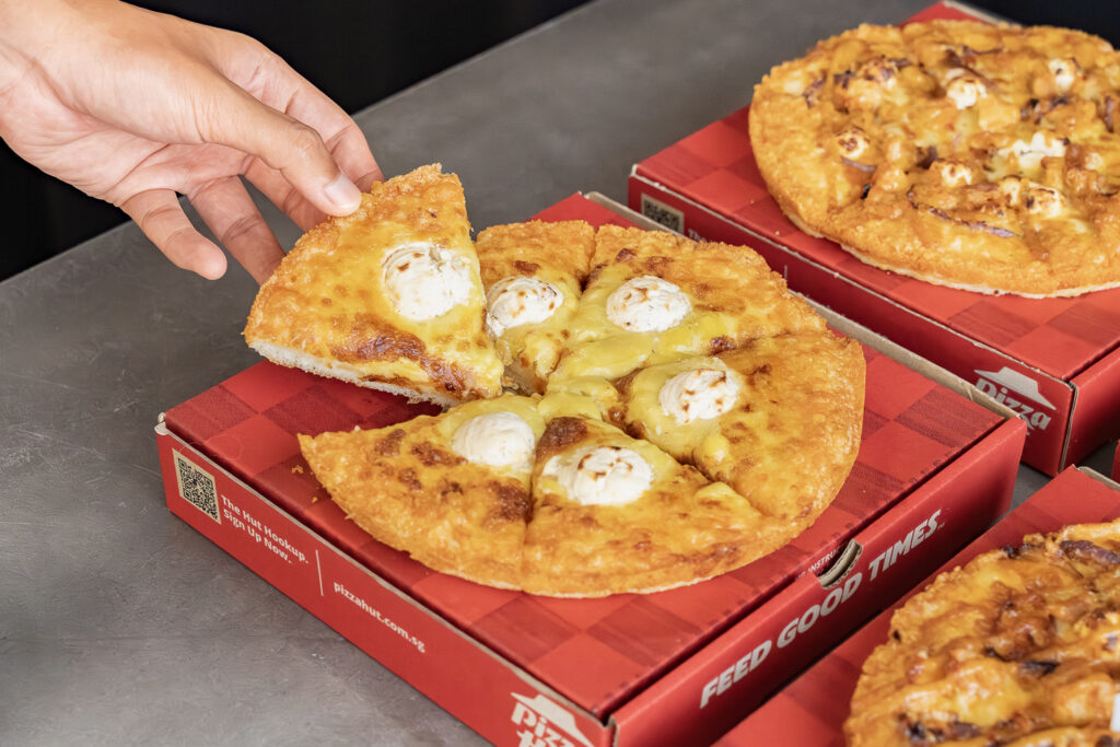pizza-hut-cheesy-durian-pull