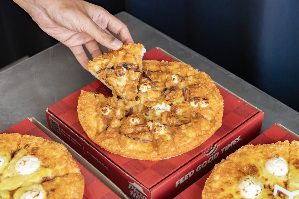 pizza-hut-cheesy-otah-pull