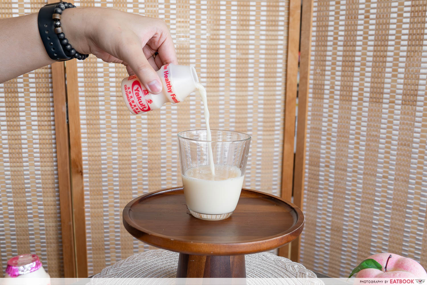 yakult-peach-flavour-pour-interaction