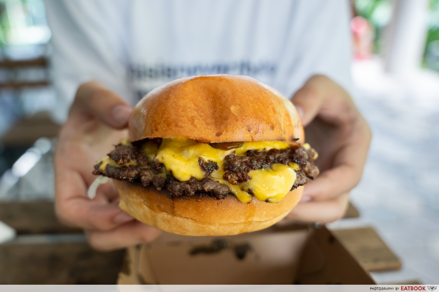 ye-olde-cow-traditional-burger