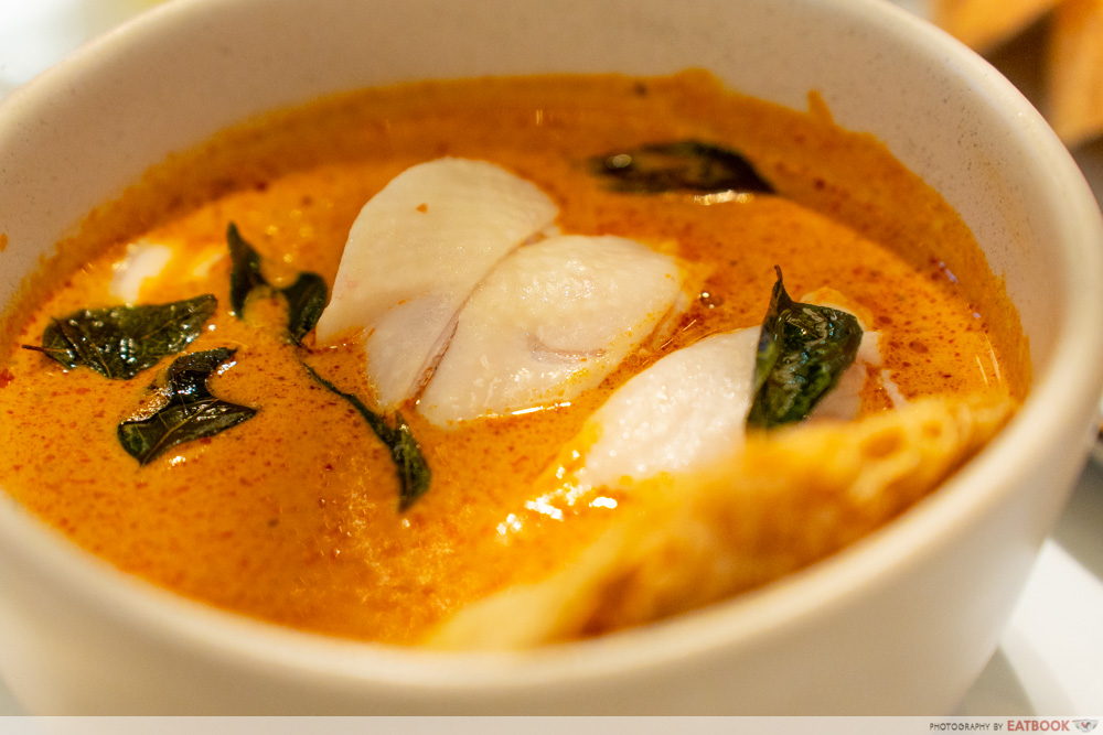 tian-tian-jewel-curry-closeup