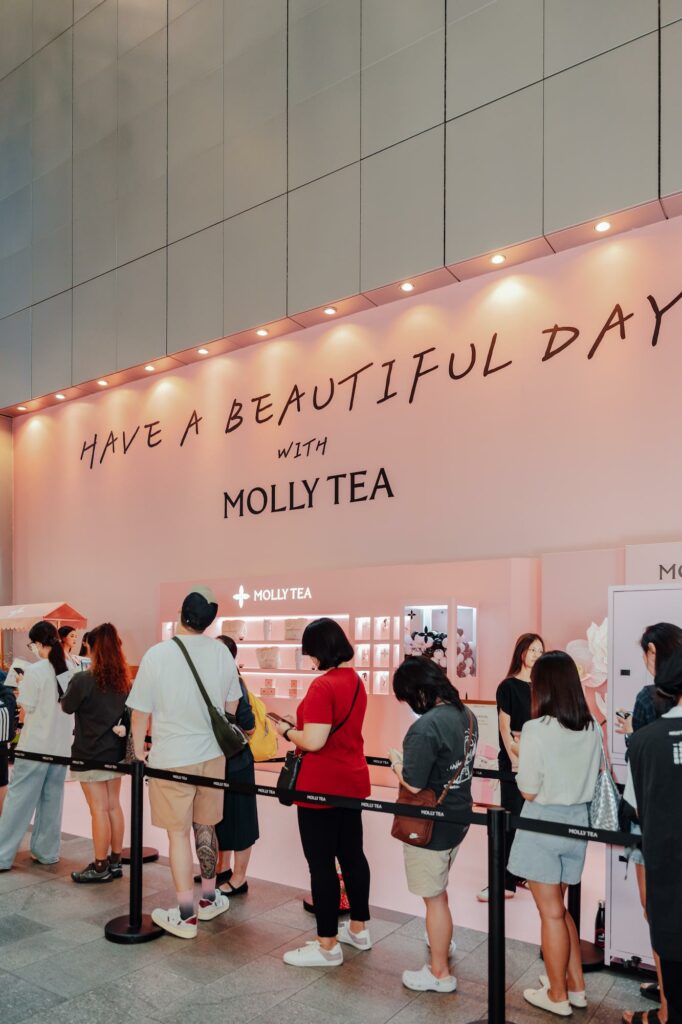 Molly-tea-orchard-queue