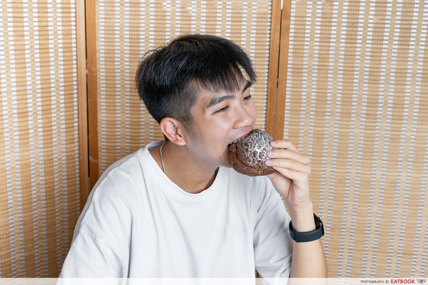breadtalk-hazel-cacao-bun-interaction