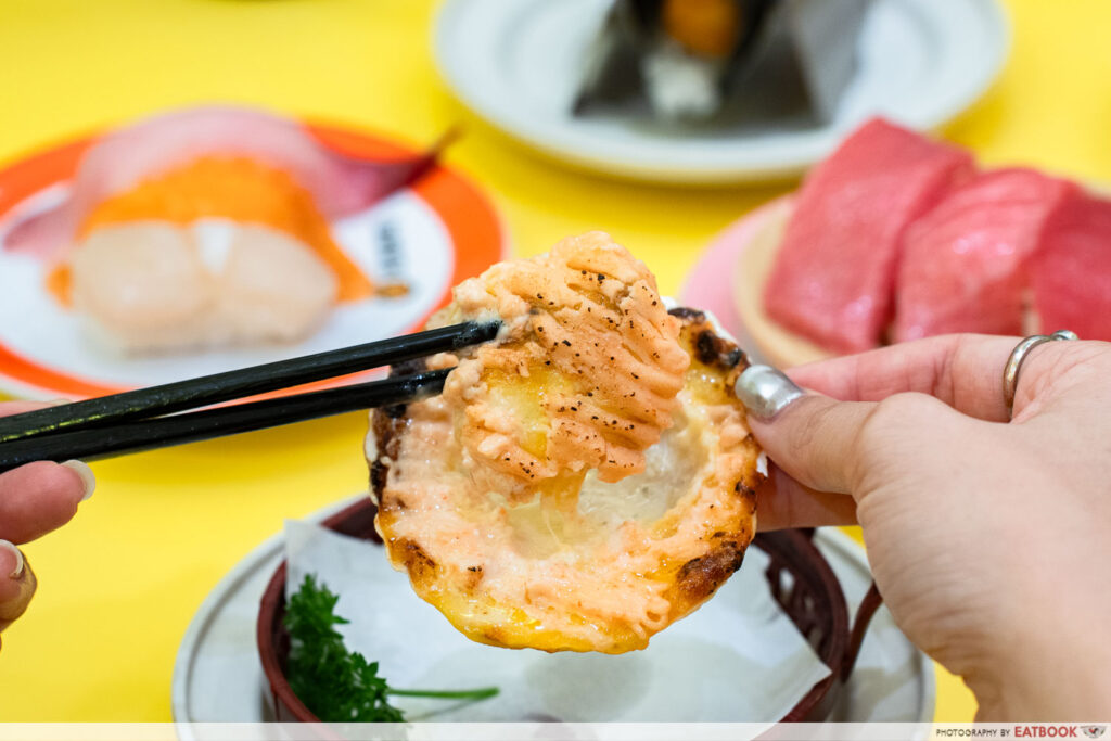 genki-crayon-shinchan-scallop-interaction