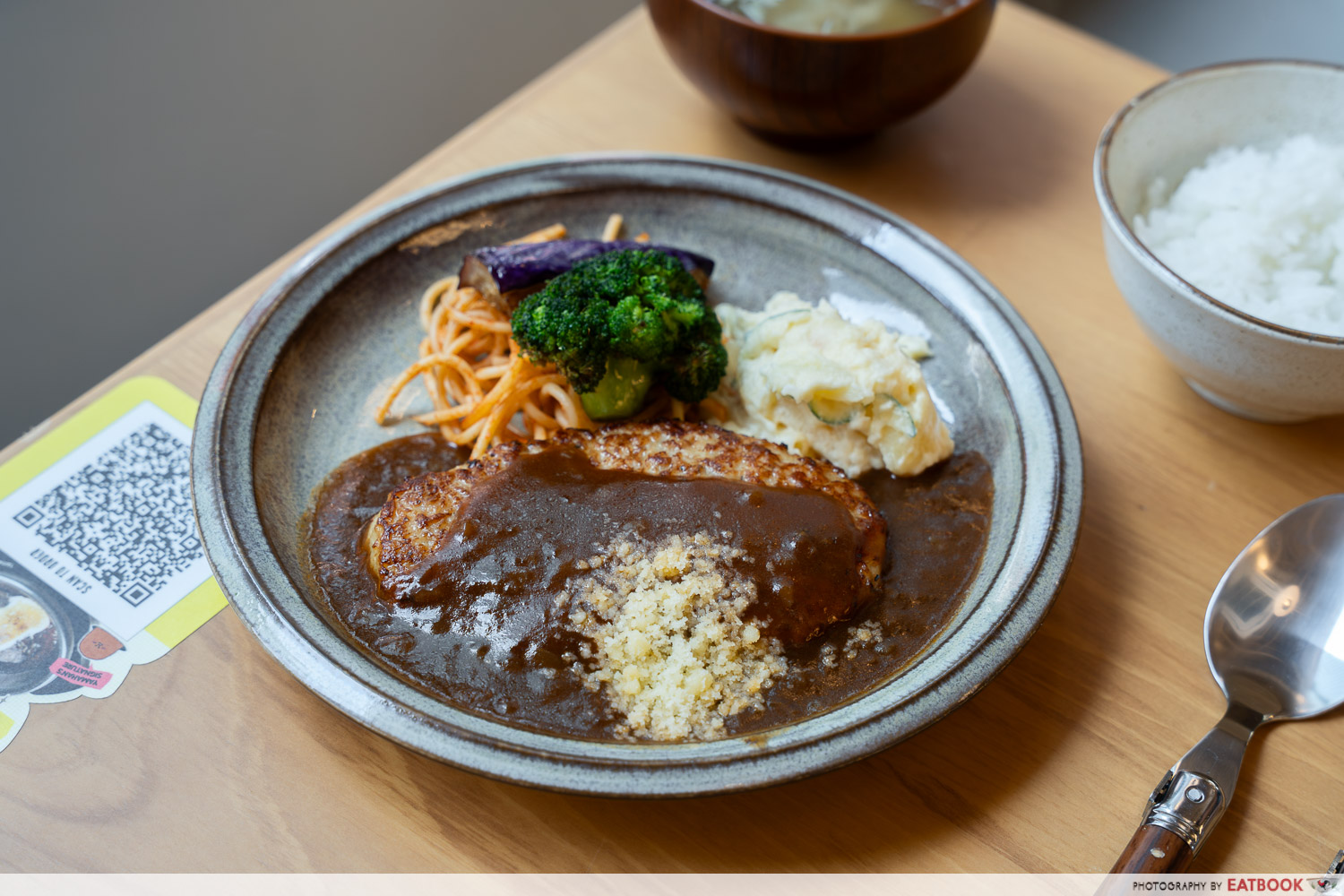 yamamoto-hamburg-chickendemiglace-flatlay