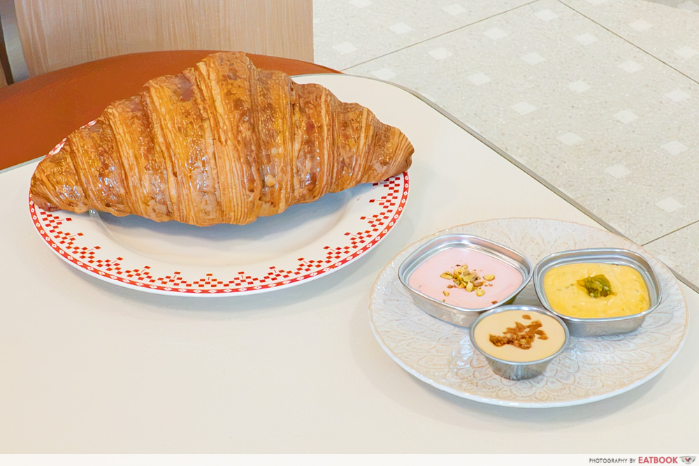 Tiong bahru bakery-croissant w sauces