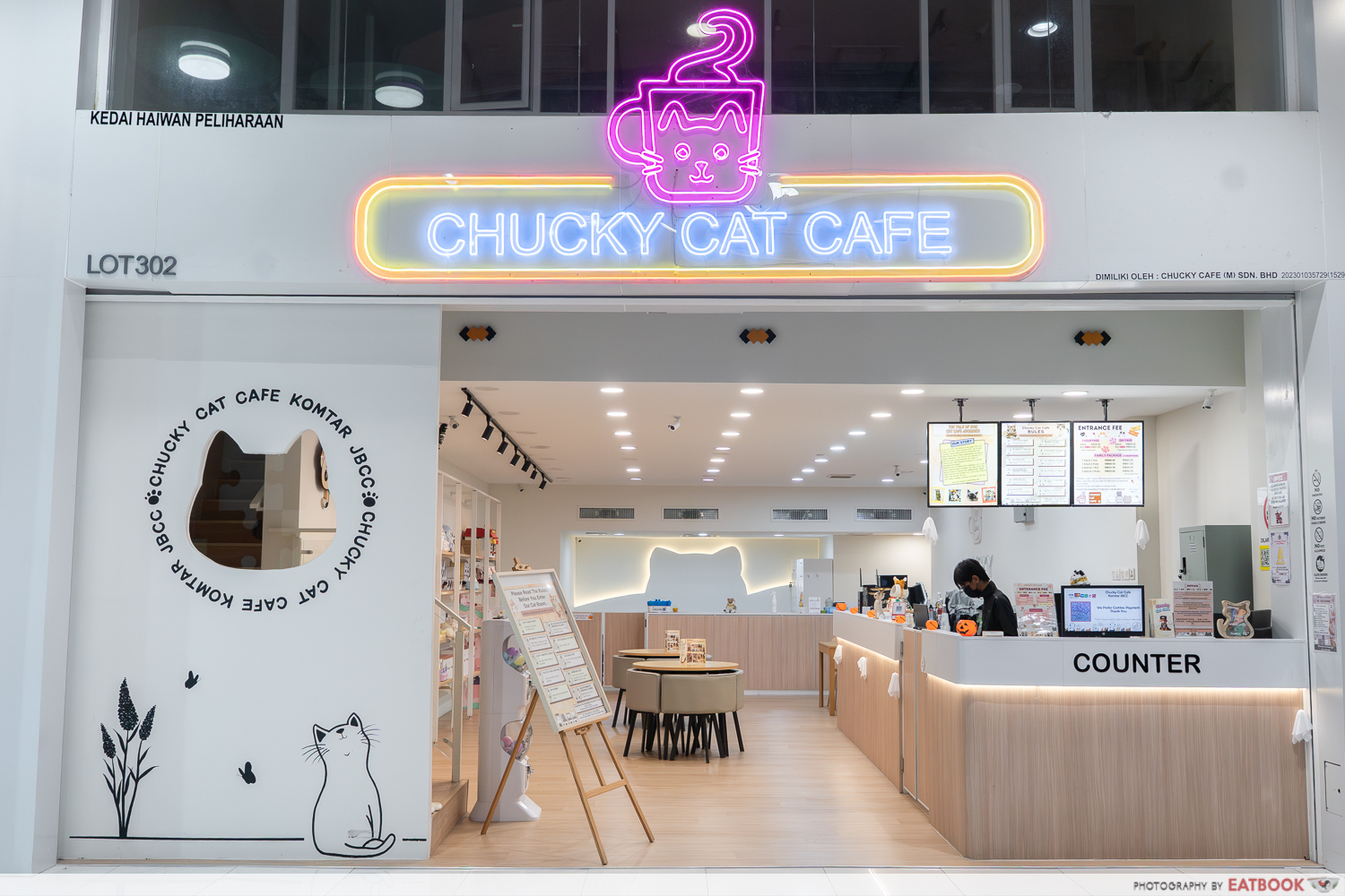chucky-cat-cafe-storefront