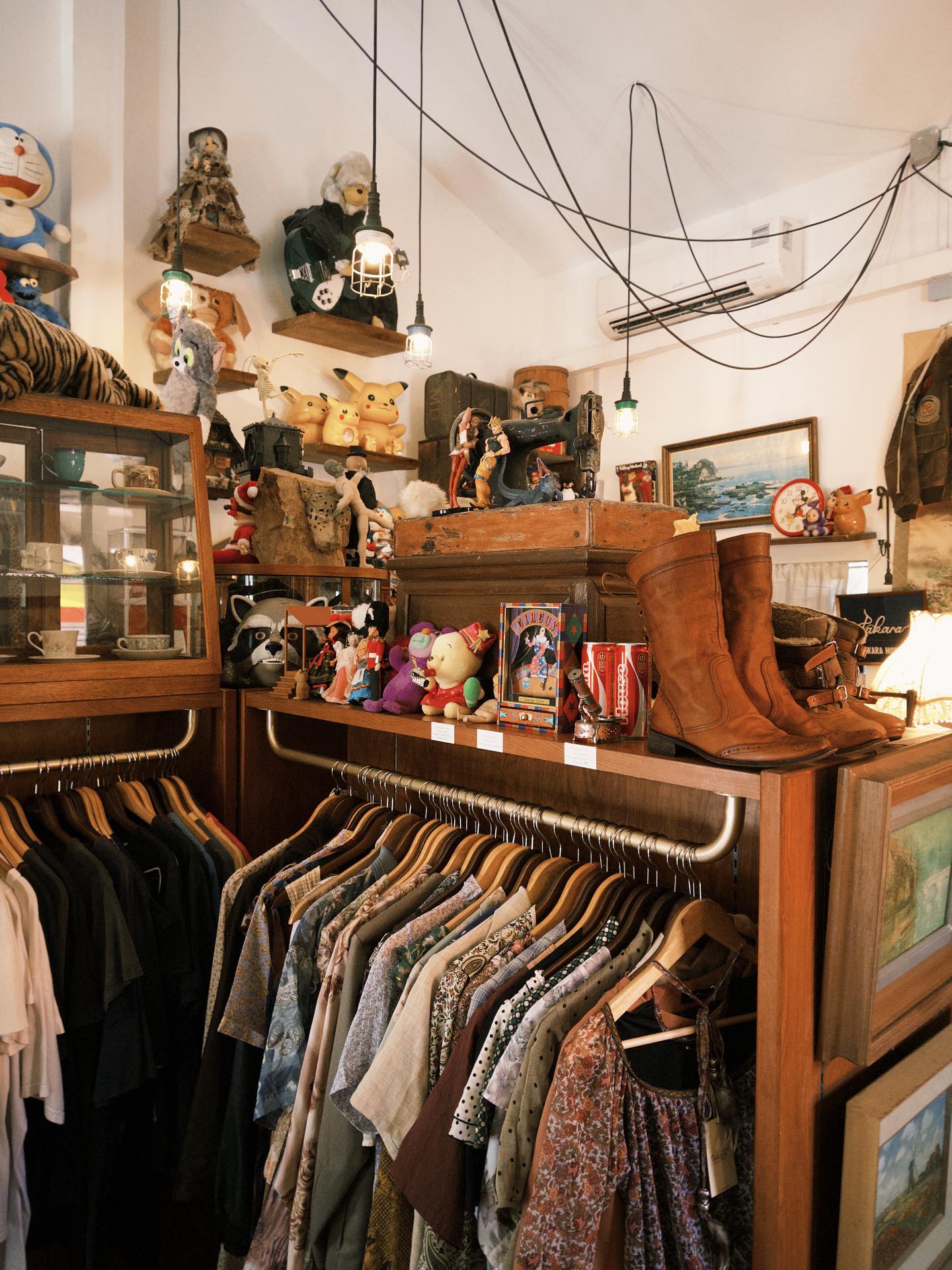 haji lane thrift store ambience