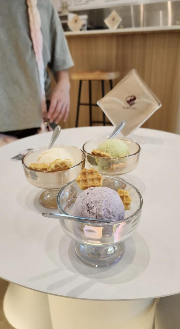 gem-cat-cafe-ice-cream