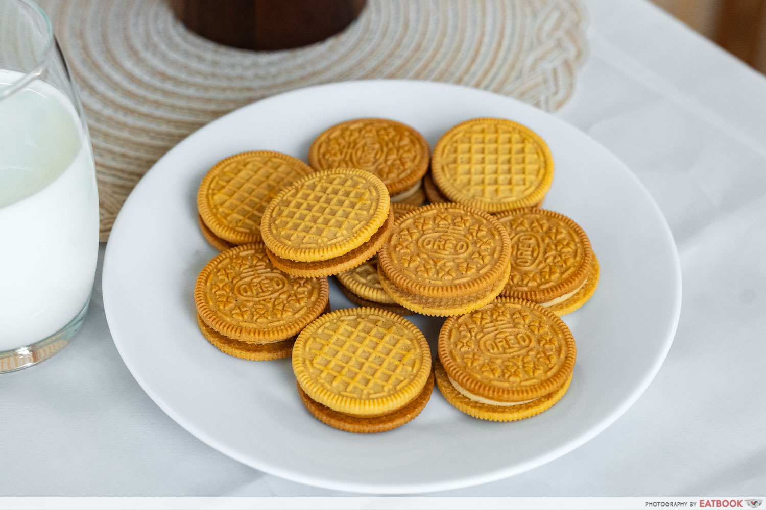 oreo-limited-edition-chix-and-waffles-plated-cu