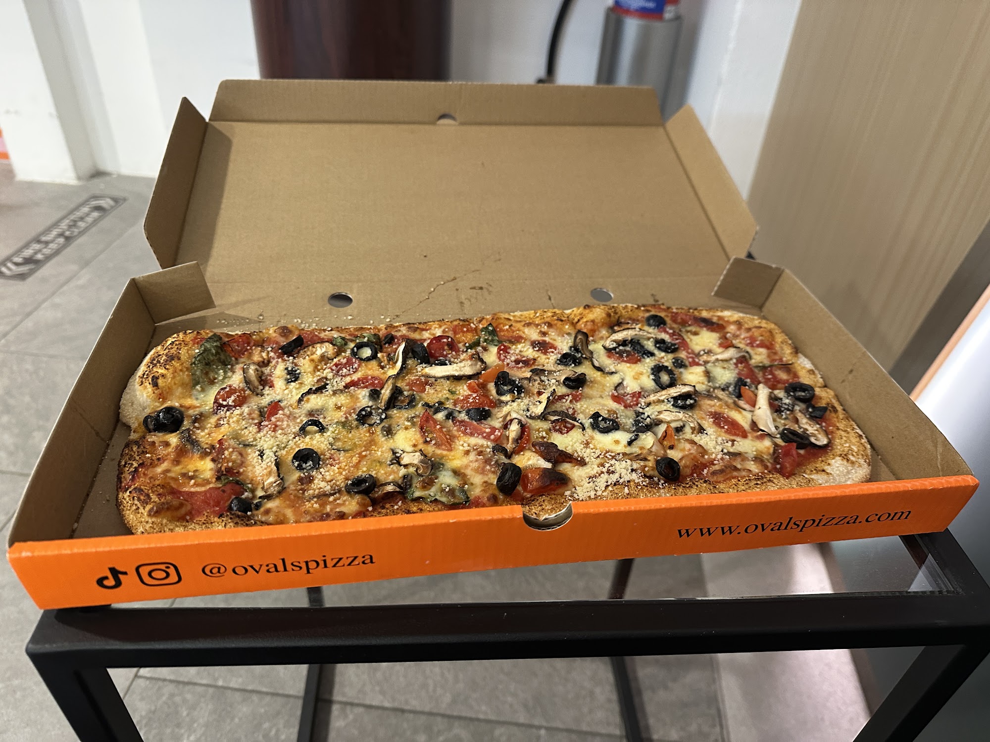 ovals-pizza-diyflatlay