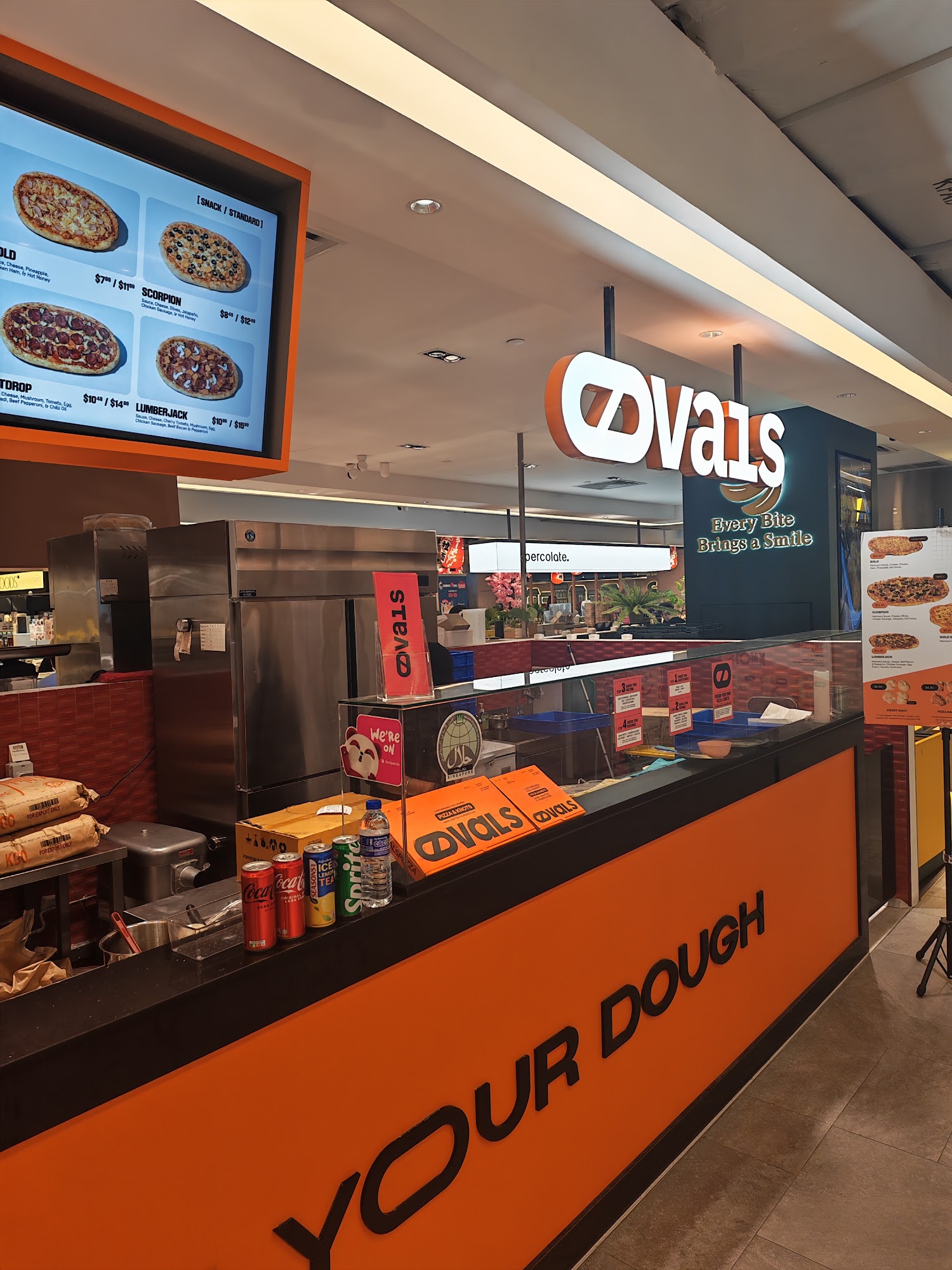 ovals-pizza-storefront