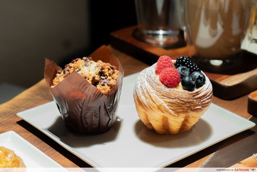 the shop grand hyatt singapore - muffin and fruit pastry