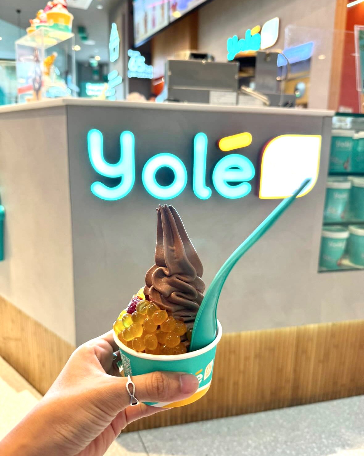 yole-froyo-popping-boba
