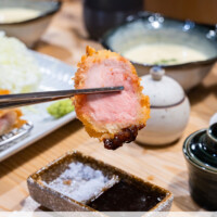 tonshou-hire-katsu-sauce-dipping